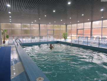 Крытый хлорированный бассейн для занятий аквааэробикой